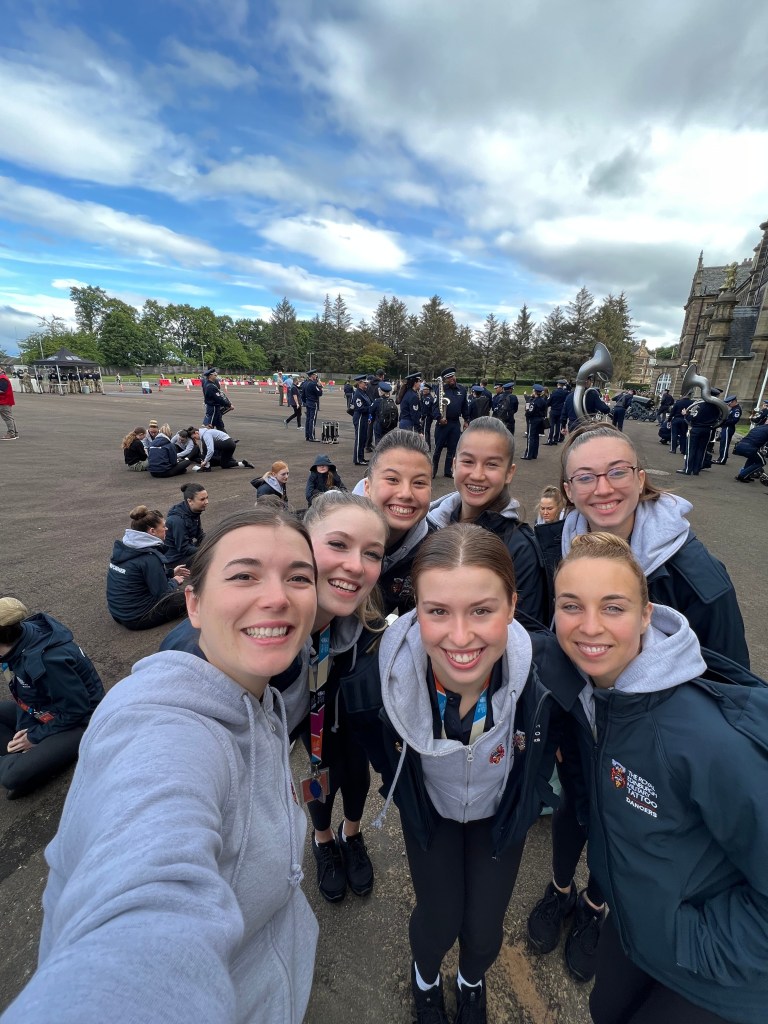 7 women smile for a selfie