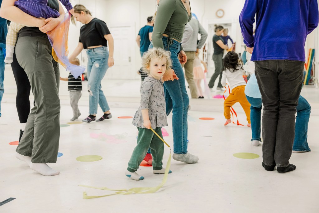 Parents and young children fom a circle. Saorsa Studio offers Highland Dance classes for ages 1 to adult in Fredericton, New Brunswick.